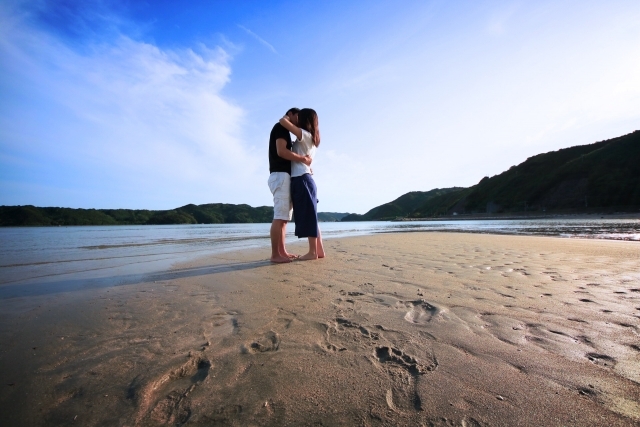結婚相談所は交際中にキスはOK？タイミングは？